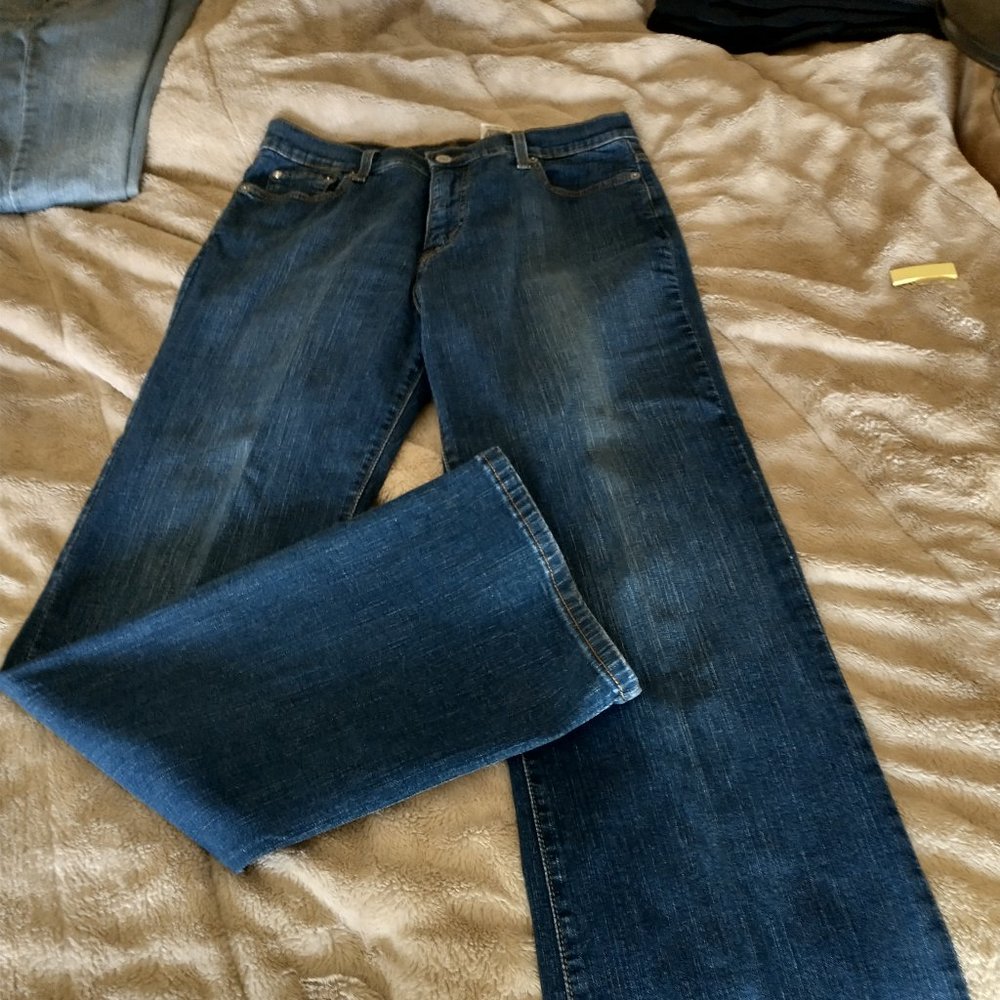 NEW LEVIS  PERFECTLY SLIMMING 512